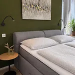 Studio7 Vorderelsenwang