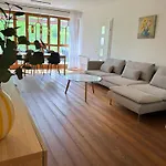 Studio7 *