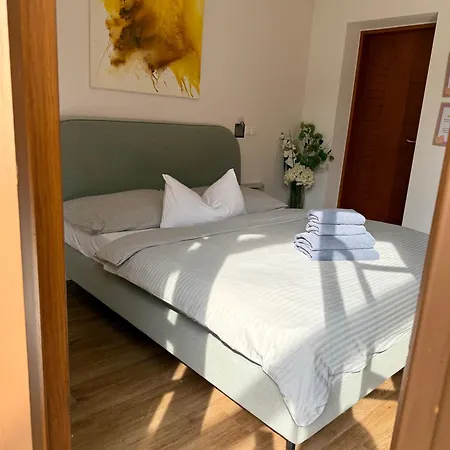 Studio7 * Vorderelsenwang